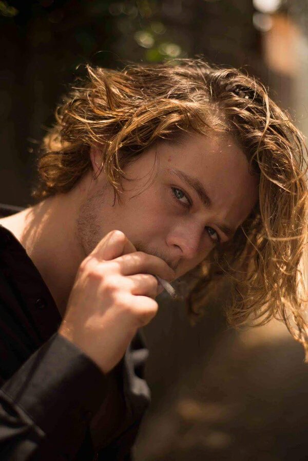 Paty_Mockingjay's tweet photo. O ator @GilbertsonReal que vai fazer o Cam Briel é feio...
não viu direito OLHA DE NOVO
#FallenMovie2016 https://t.co/aNqEVTC8L6