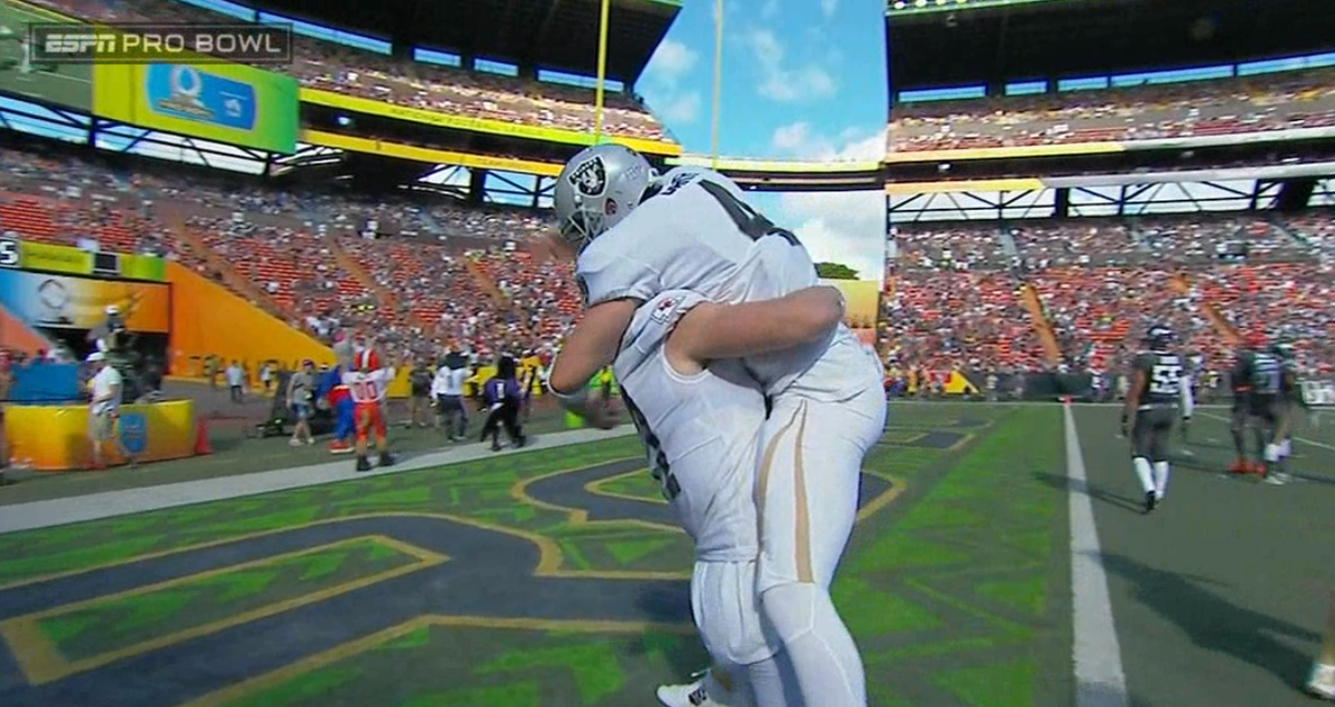 ESPNNFL's tweet photo. The Pro Bowl ... where @Chiefs and @Raiders get along. https://t.co/N8GXS7aivF