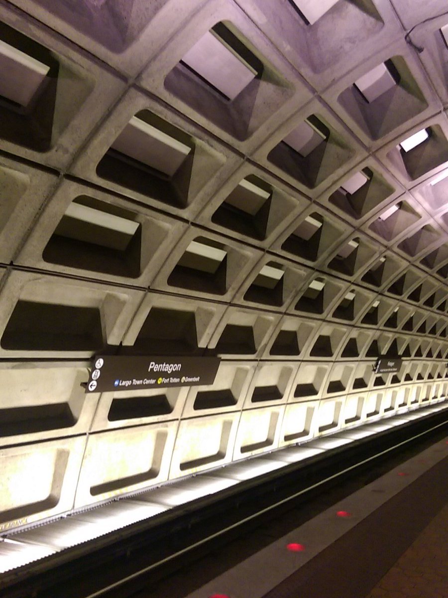JamesNearyMusic's tweet photo. Pretty sweet metro stations #JamesMuse https://t.co/1KB0RC32lt