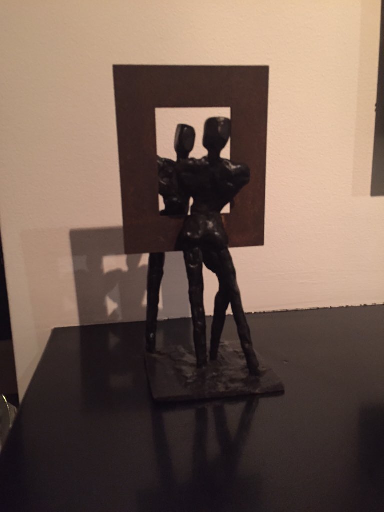 KarendeLoos's tweet photo. Nieuwste aanwinst in collectie: werk van @ReneevanLeusden , gekocht in #Kaapstad bij #janroycegallery . #reflection https://t.co/LvU5O5O7Ws