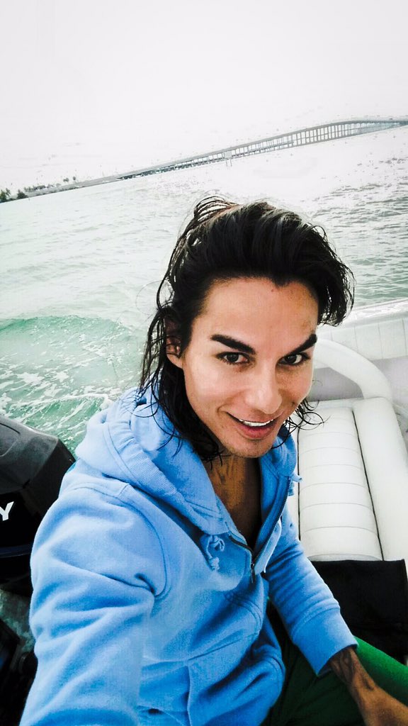 RelaxInMiami's tweet photo. RelaxInMiami: RelaxInMiami: elypalmer: RT JulioJrOfficial: Out to sea! 🚤 who's up for a boat ride?
#miami #keybi… https://t.co/BUwJGY1V9G