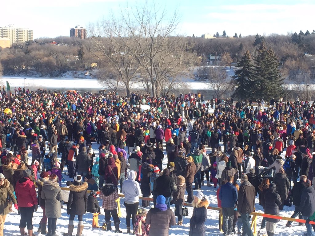 TheStarPhoenix's tweet image. Saskatoon breaks world record for largest snowball fight. At least 8,200, say organizers. And growing #yxe