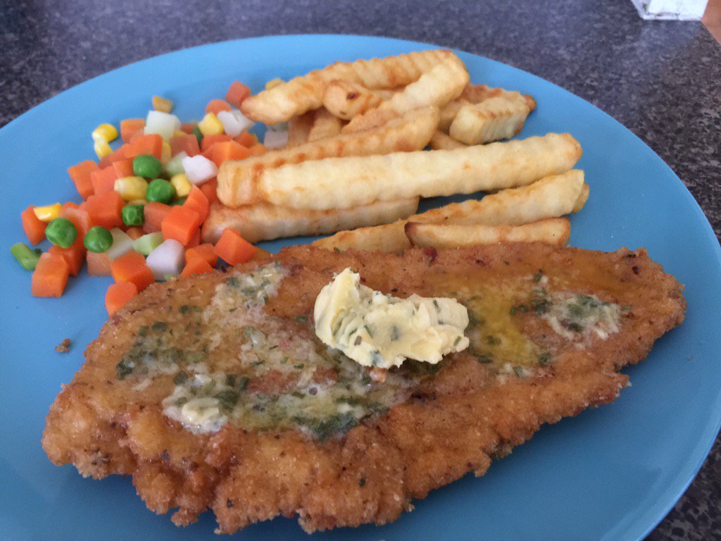 johnsffp's tweet photo. Gluten free chicken schnitzel with garlic butter. #glutenfree #food #foodie #homecooking #schnitzel #gralic #yum https://t.co/1nUYeqRB5Q