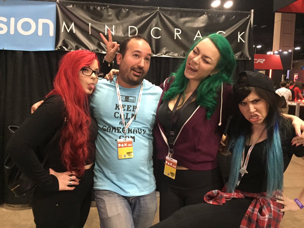 getamikeON's tweet photo. It was great meeting you all in person!! @TheHaleyBaby @Crunkmuffin @MKtheWorst #PAXSouth2016 https://t.co/QP1uoSVNV3