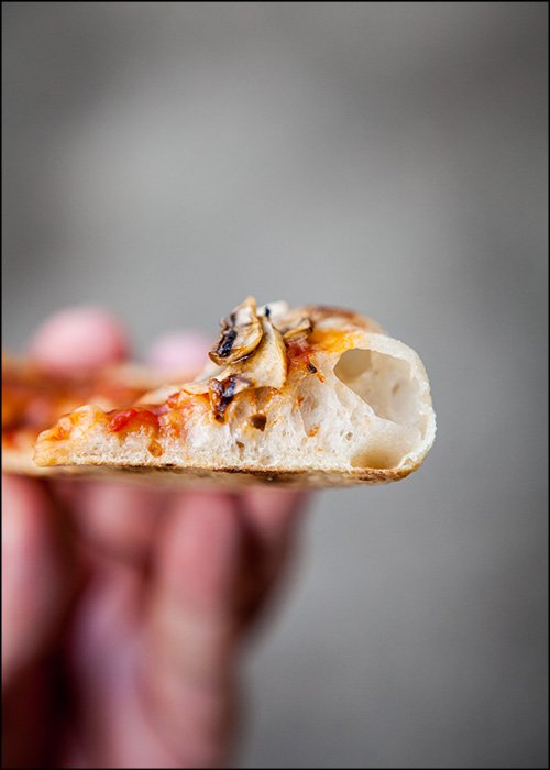 theheartoffood's tweet photo. [Post] Cook a pizza in a frying pan faster &amp; better than an oven https://t.co/hh7YtlamTi https://t.co/zGCpiz3LZu