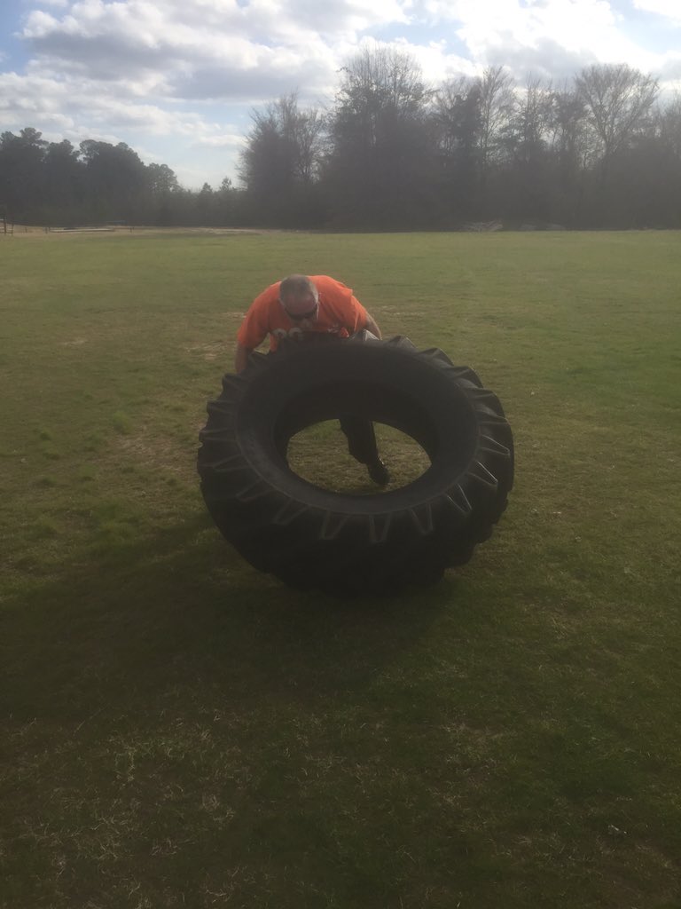 BigWes9232's tweet photo. @gWalker777 showing us all how to get it done! #themanthemyththelegend #getfitin2016 #ItsWhatWeDo https://t.co/gg81y5Qk4S