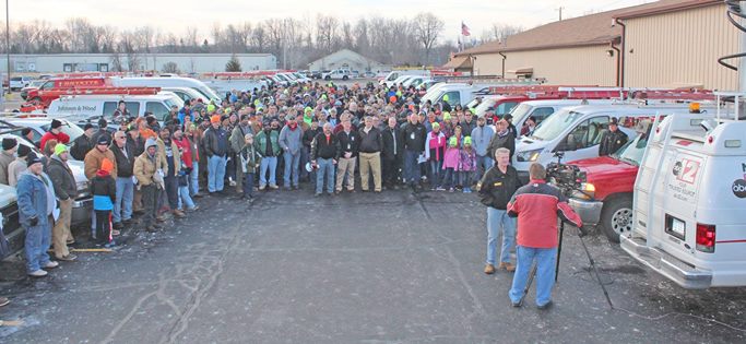 constitutionsue's tweet photo. The MI Building &amp; Construction Trades Council
400 union plumbers &amp; pipe fitters stepping up to help Flint. Local 370 https://t.co/ADl0MQuBHX