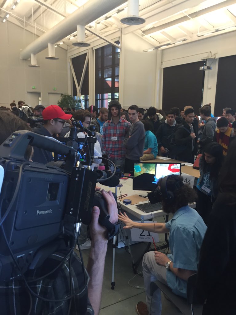 Azadux's tweet photo. Showing off our #FocusVR app at @HACKUCSC #oculab https://t.co/ZRz3NHJqDY