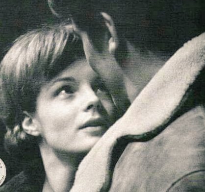 ساظل احبك حتى ينتهي الحب من
الوجود... او اموت ويبقى حبك فوق
قبري  كالورود👌