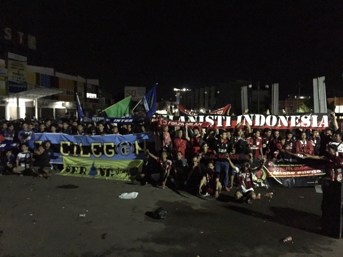 Suasana nober #DerbyDellaMadonnina Milanisti dan Interisti se Banten
#sedulursebatur
#kamiakur
<a href="/MilanistiOrId/">Milanisti Indonesia</a>