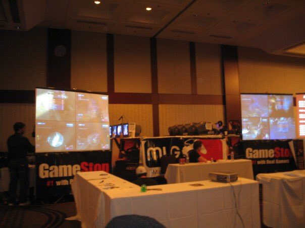 Jeenyusaurus's tweet image. For perspective of how far esports have come, this was the @MLG main stage at MLG Chicago 2005. CC: @MLGPuckett