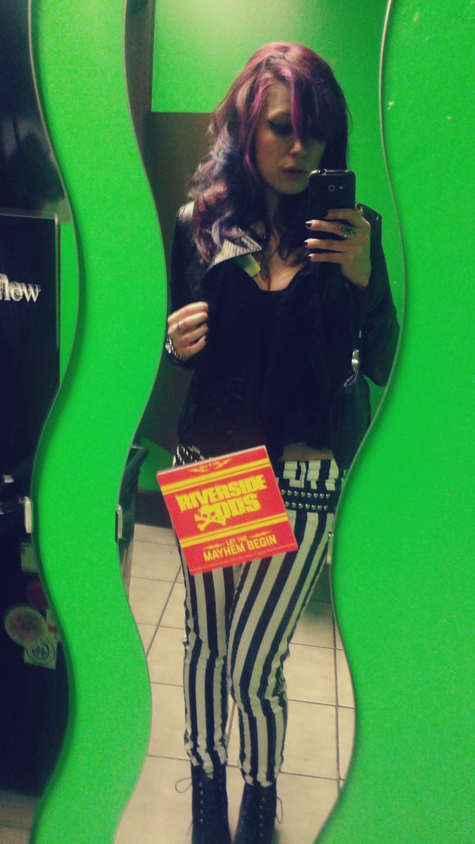 TeamBraye's tweet image. Beetlejuice Found @RiversideOdds at @TheGrapeRoom last night! XXXO