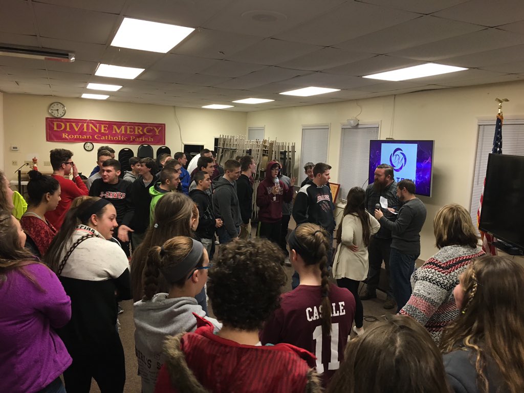 DivineMercyCNY's tweet image. @DivineMercyYM Tonight's life night on #yearofmercy @frcjcelentano