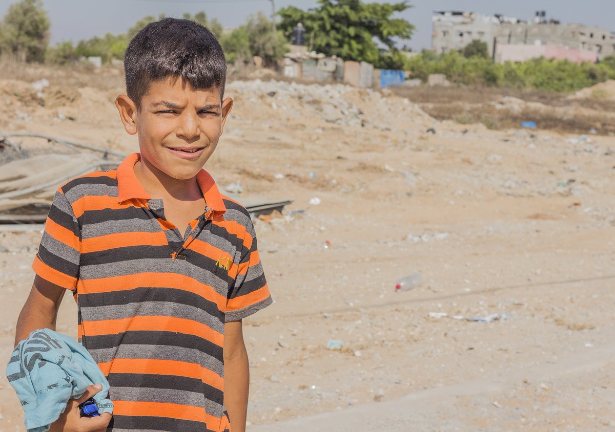 PeppePhotoJ_USW's tweet photo. #portraits #resiling #streets #gazes participating  #carmelotarton premio retratos
through #gaza #nablus #bethlehem https://t.co/yJ64mqXH6T