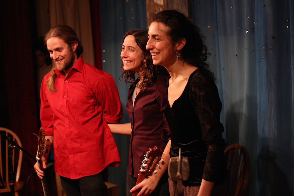 TunedInLDN's tweet photo. Here're #AnneHeslop's #FarsaMoneda Wed gig photos @sandsfilmscine. @SpainCultureUK @UKCatalans Next gig 10th Feb https://t.co/L5nmprJEmX