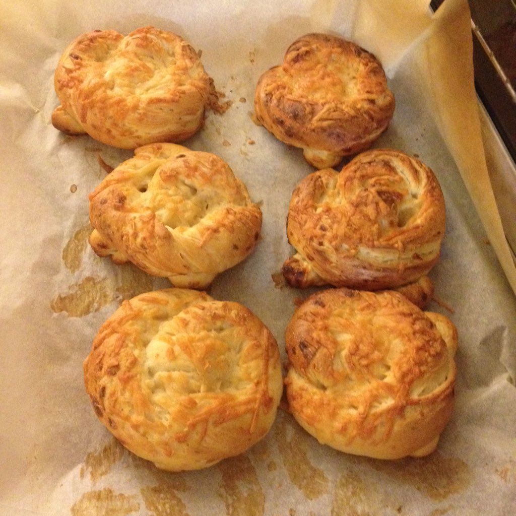kmmaher's tweet photo. Garlic Parmesan pretzels fresh out of the oven #RomBakeOff https://t.co/djujXpHhcZ
