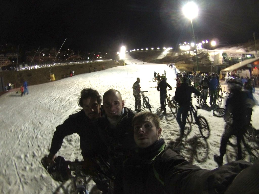 rockPaolino's tweet photo. Quanta #adrenalina at @pratonevoso_ #biketohell #downhill #bicilive #snow #fun #ice #drift @BiciLive @Maxxis_Tyres https://t.co/XUydjcBxH4