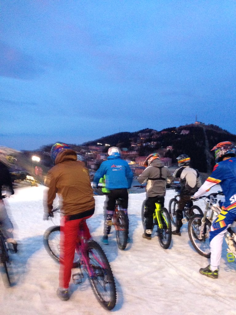 rockPaolino's tweet photo. Quanta #adrenalina at @pratonevoso_ #biketohell #downhill #bicilive #snow #fun #ice #drift @BiciLive @Maxxis_Tyres https://t.co/XUydjcBxH4