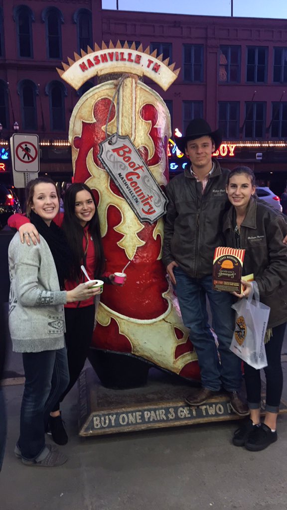 uhsra's tweet photo. Wrapped the trip up with a day in Nashville❤️ https://t.co/n75SfmdEaS