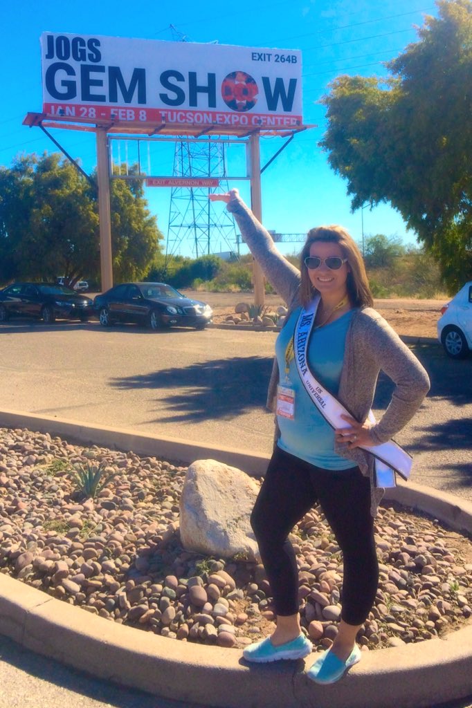 Mainers85's tweet photo. Great time at the @JOGSShow Gem & Mineral Show this weekend #Tucson #TucsonGemShow #MsArizonaUS #USUniversal https://t.co/syXZ9nhh0u