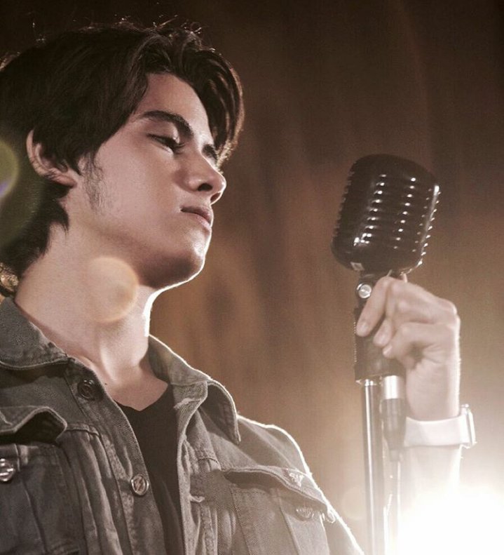 sitinh20's tweet photo. Ah ganteng bgt parah <3"@AliciousBaliFC: Aura bintang��❤ @alysyarief https://t.co/altx94MNJi"