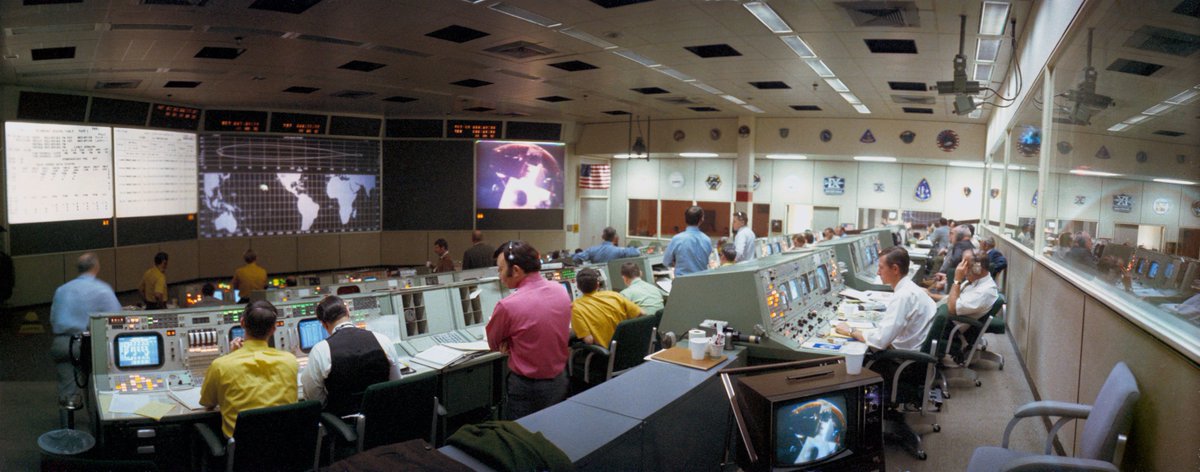 HumanoidHistory's tweet photo. Inside mission control at the Johnson #Space Center on the first day of the Apollo 14 mission, January 31, 1971. https://t.co/yf7x8xfr1I