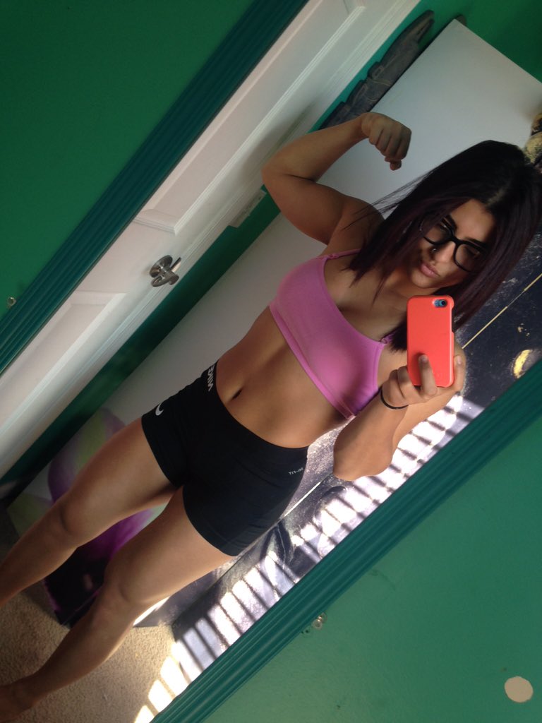 FitForeigns's tweet image. Kurdish 👸🏽
Twitter:@swoleenxo