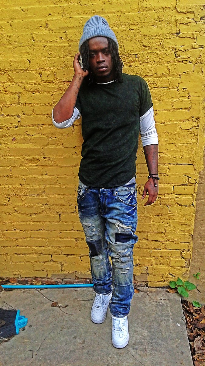 LilDev410's tweet photo. 10toezdown nigga! https://t.co/NOk16kBEsA