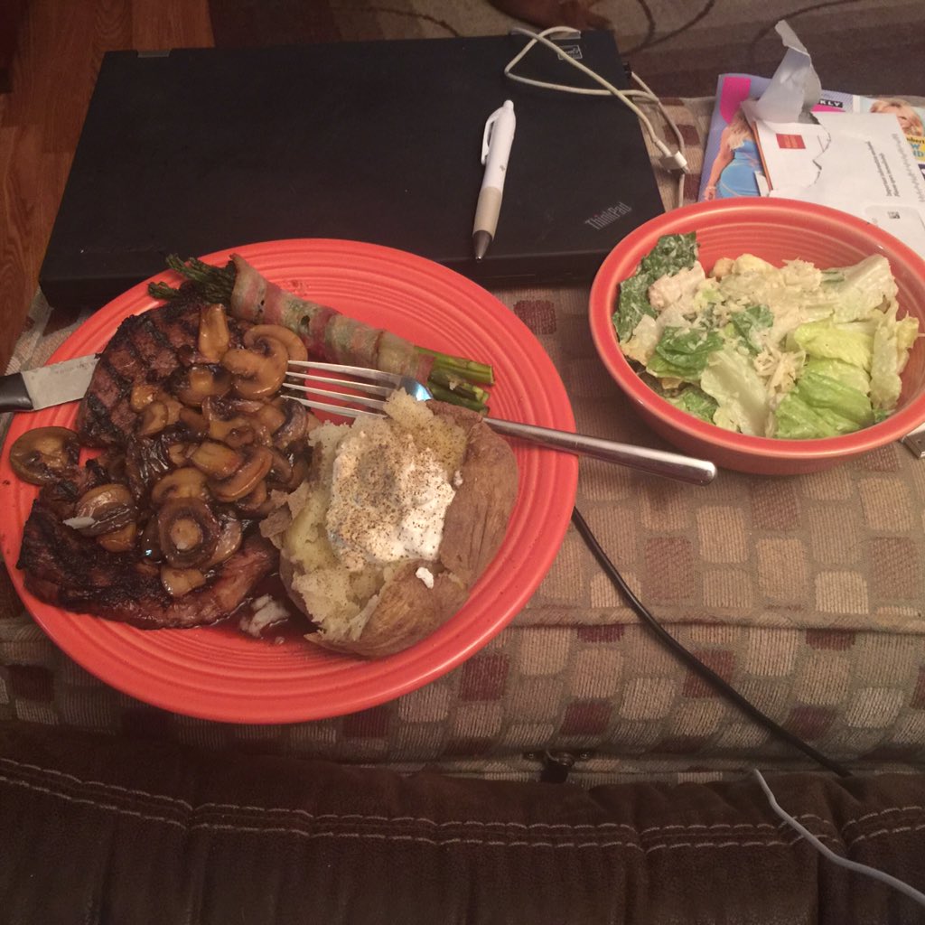 wh0TF_isTyl3r's tweet image. Chef boyar- sneed in the kitchen 
#chefpapi