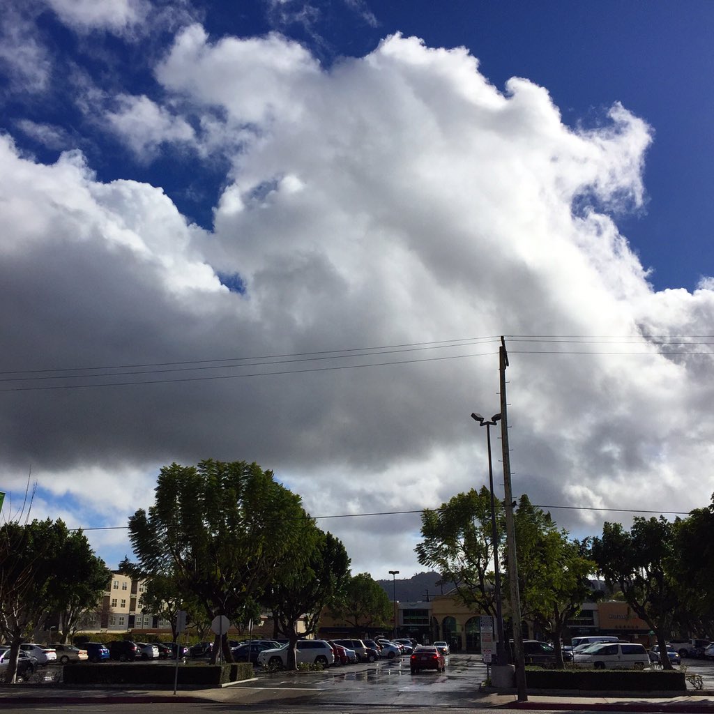 AlimiBallard's tweet photo. Hmnnn...Giant JetSki!! 😆 What do you see? #CloudReader ✨👳🏾✨ #CloudPsychic https://t.co/m2EDlgYXve
