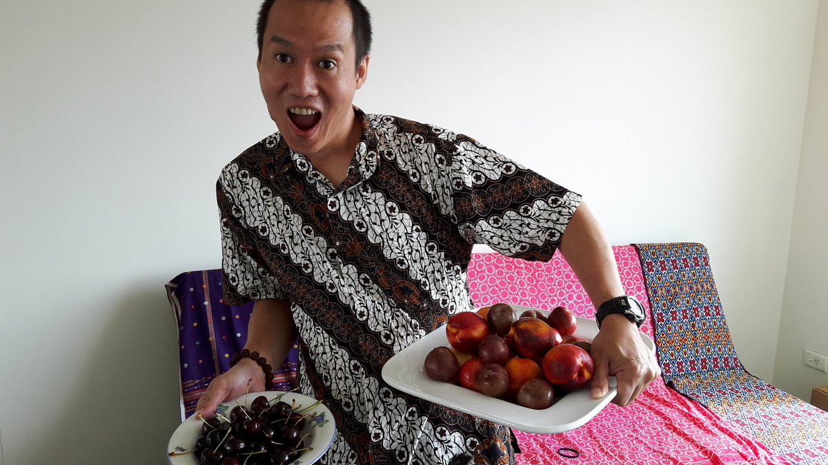 Chef <a href="/Chef_Ng/">Estadi</a> happily with a great deal on cherries, 2 bags of plums &amp; peaches <a href="/VictoriaMarket/">Sunday Market</a> #melbourne #realfood