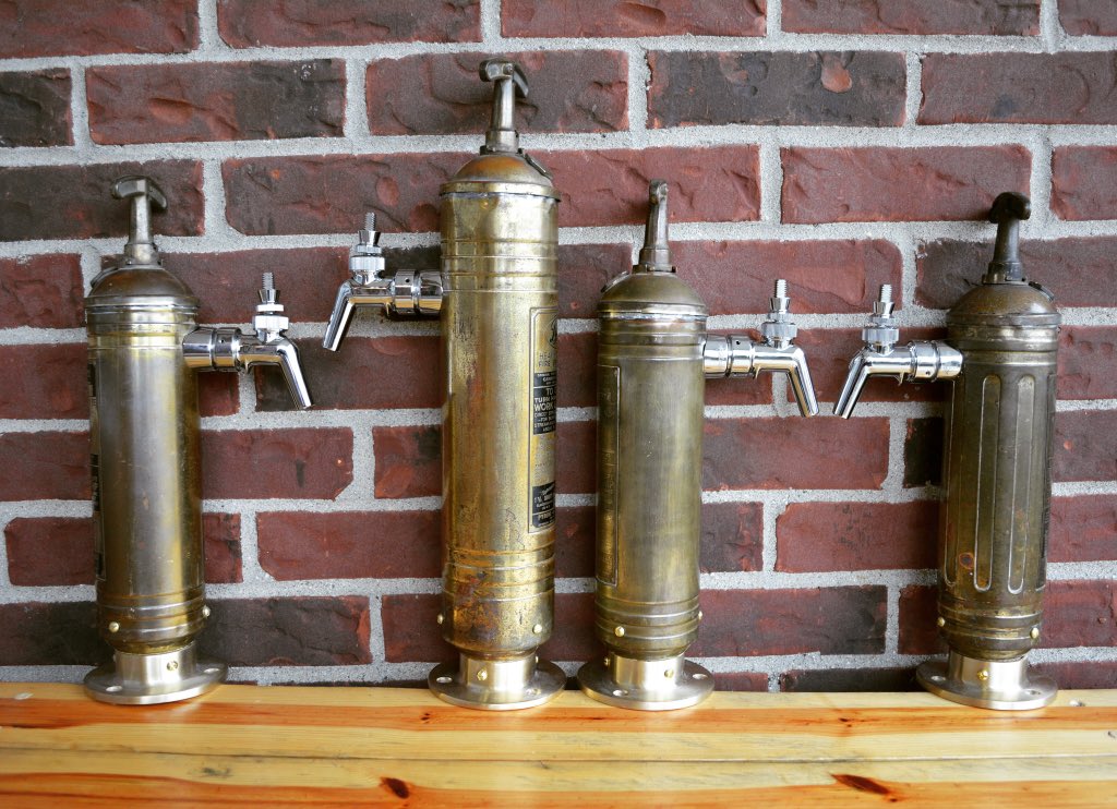 beartaps's tweet image. Antique #pyrene #fireextinguisher #beertaps heading overseas to @pattyandbunjoe. #beartaps #draftbeer #kegerator