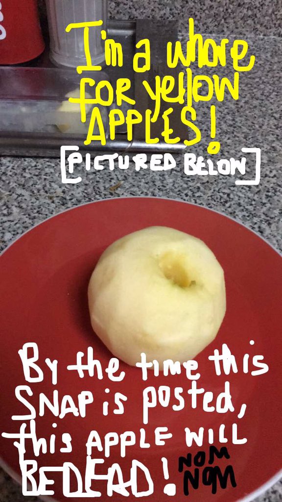 KunleIRAK's tweet image. There&apos;s no yellow apple emoji. #thatsracist #systemicfailure #nomnomnom