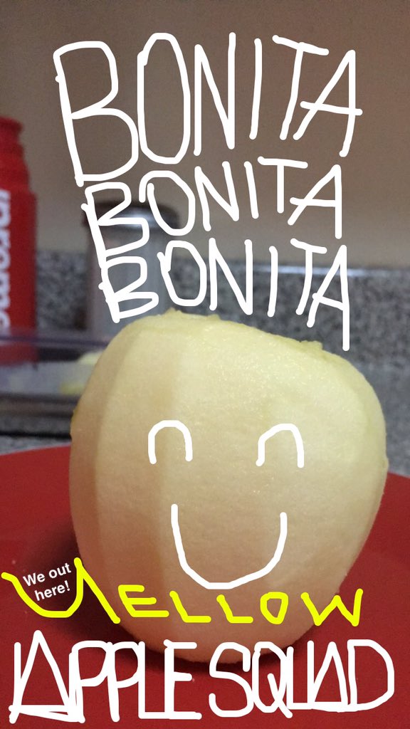 KunleIRAK's tweet image. There&apos;s no yellow apple emoji. #thatsracist #systemicfailure #nomnomnom