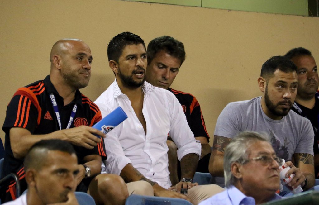 Albirroja's tweet photo. #Albirroja El Asistente Técnico @emilianodiaz34 observando la #CopaLibertadoresSub20 en el estadio de @Libertad_Guma https://t.co/IPvITPdsQi