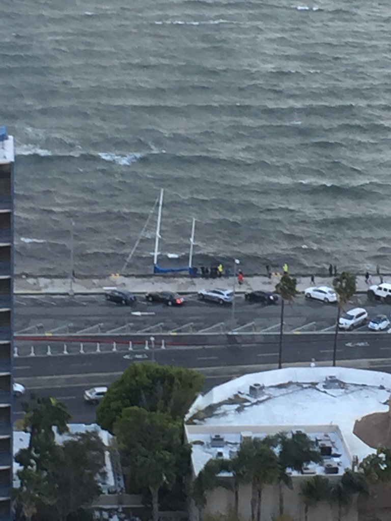 joedube's tweet image. #nbcsandiego. Sail boat getting destroyed in the bay