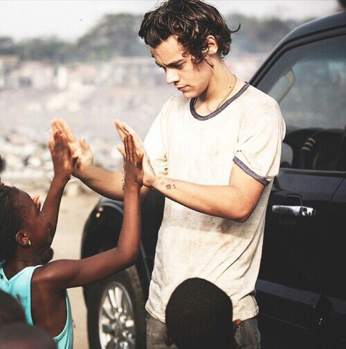 TeamDirectionBR's tweet photo. Honestamente Harry é a pessoa mais incrível desse mundo! 

#HappyBirthdayHarryStyles https://t.co/SfrcuaDs4t