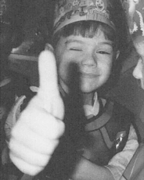 TeamDirectionBR's tweet photo. Certas coisas nunca mudam! 😭💙

#HappyBirthdayHarryStyles https://t.co/N75UZnwwyX