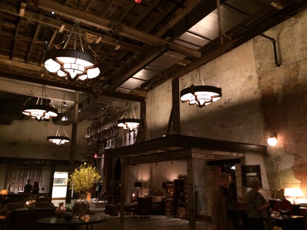 discoverschools's tweet photo. Date night @supperatemma @TheHotelEmma @historicpearl #supperatemma #thehotelemma #historicpearl https://t.co/vAWLRxP226
