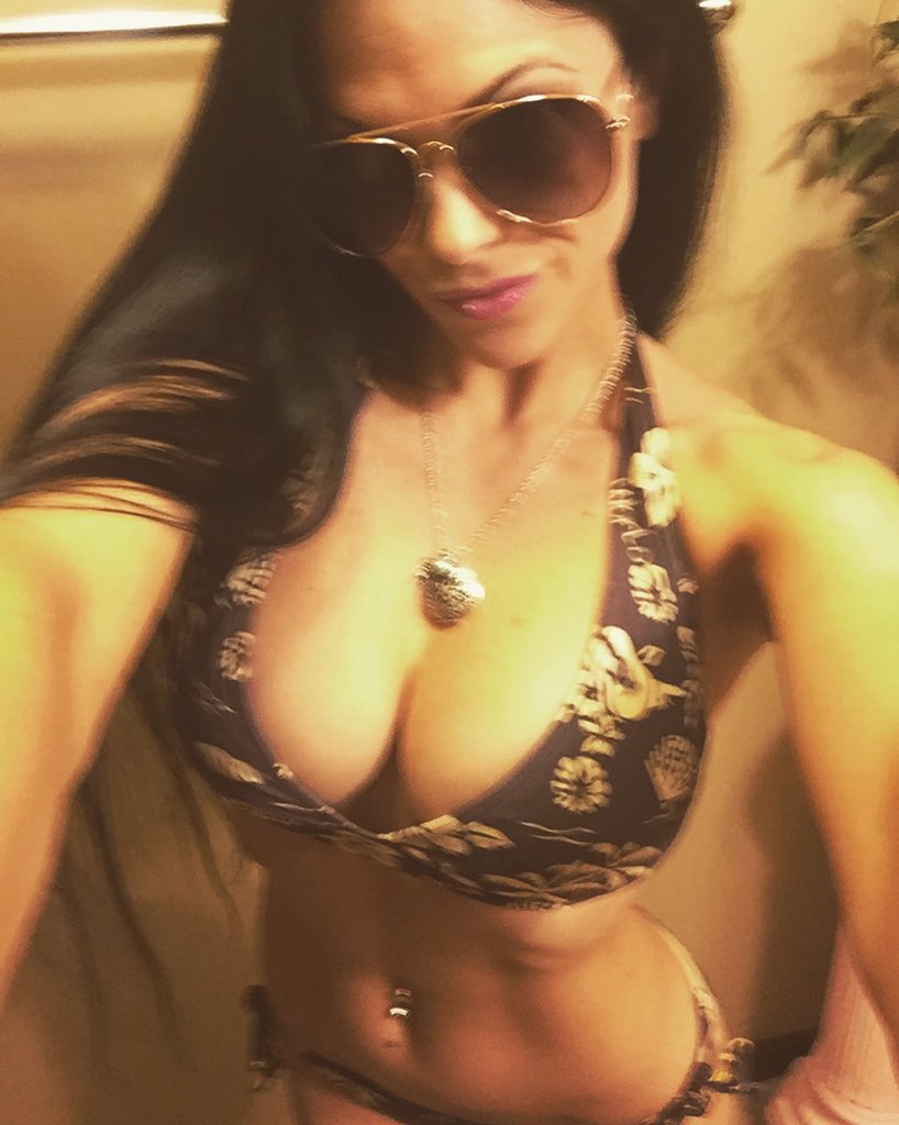 Arianna Lexus on X: Filming in Miami🌴☀️#actress #model #sexylexi #tv  #film #Miami #director #hardwork #international #chicago #cast #fun  t.coQSfExKvT7T  X