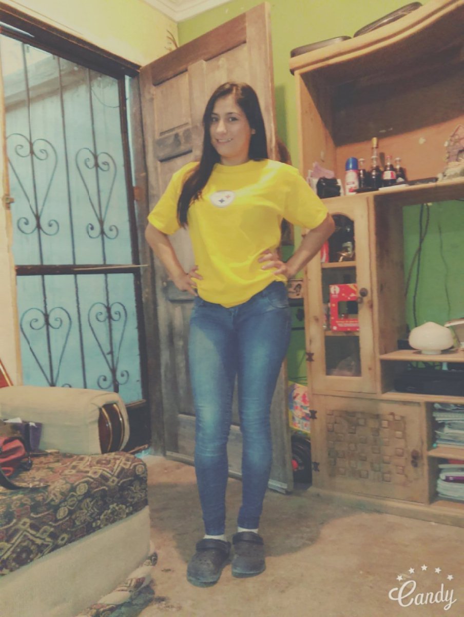 alealemdza's tweet photo. #NFLesp #NFLPlayoffs #Steelers #SuperBowlDeOro aunque ya no esten mis steelers 100% fan ❤😘😍 https://t.co/D3utqunyIJ