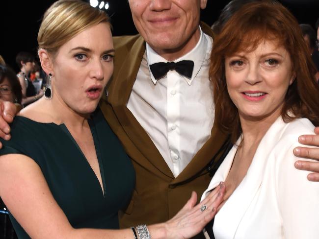 Lifegagmagazine's tweet photo. Even #KateWinslet couldn’t stop touching #SusanSarandon #Boobs
#bodypositive #bodypaint #bodymedia #celebrity #News https://t.co/eYOBwE86d4