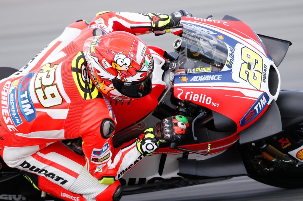 MotoGP's tweet photo. Another special helmet design here at #SepangTest, @andreaiannone29 pays tribute to a feathered friend. 🐤��🙈 https://t.co/LzYiwAjdu6