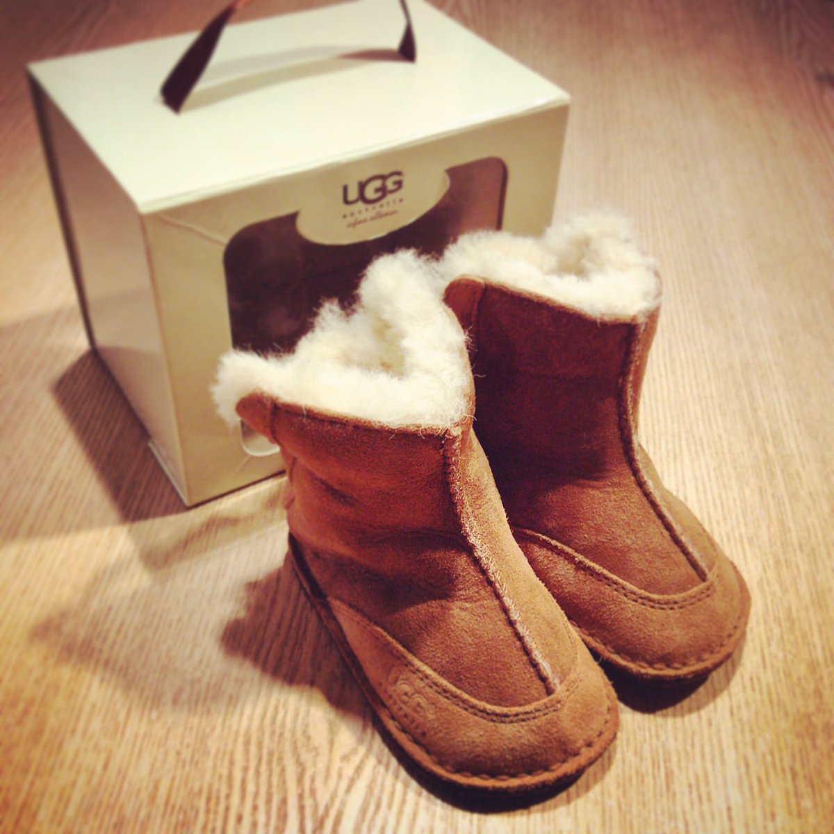 KLAMMOTTE's tweet photo. Tatatataaaaaa!!! #uggs #australia #boots Gr. S in der KLAMMOTTE Derendorf! Neuwertig, #nachhaltig https://t.co/e4UqiIXmDX