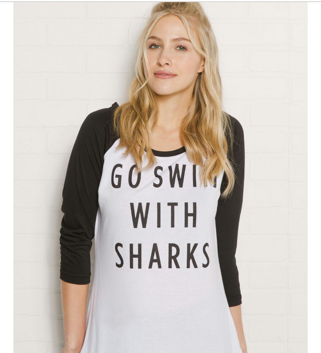 Coral9967's tweet image. Almost bought this shirt today. I loved it! Realized it meant 'die' #DidntBuy
#IWantToSwimWithSharks #LoveSharks