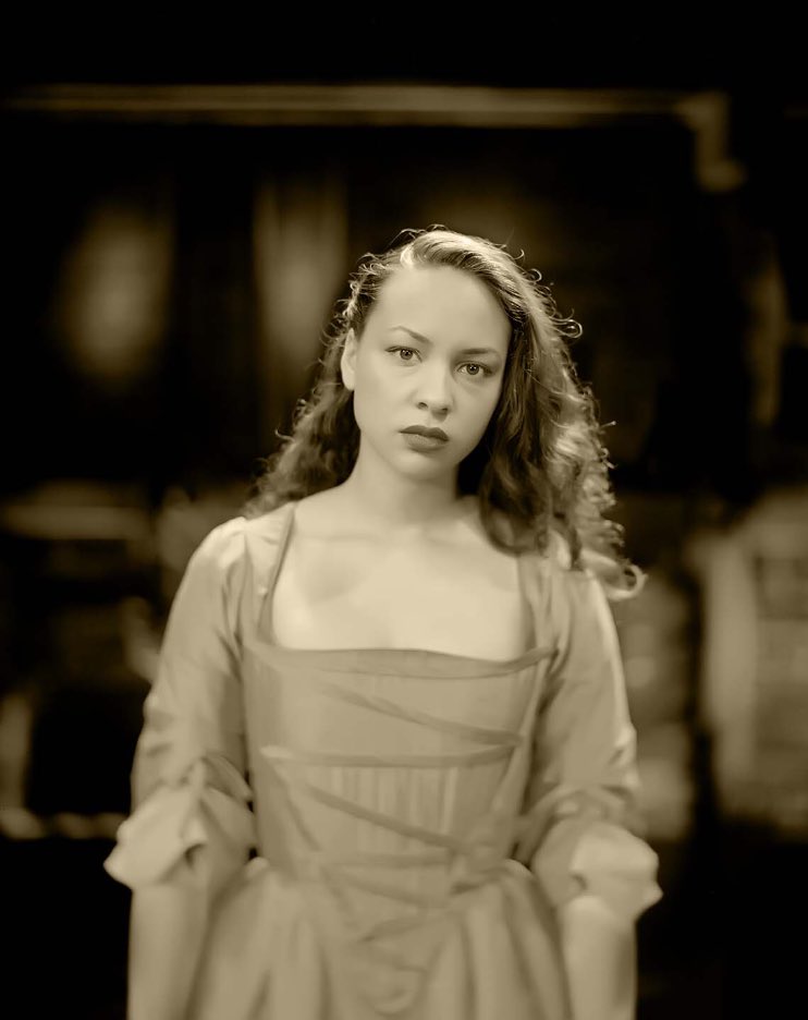 HamiltonMusical's tweet photo. Jasmine Cephas Jones as Maria Reynolds. Photo: https://t.co/SkYy3FvRPa with a camera lens from the mid 1800s. https://t.co/nku9LtTXN9