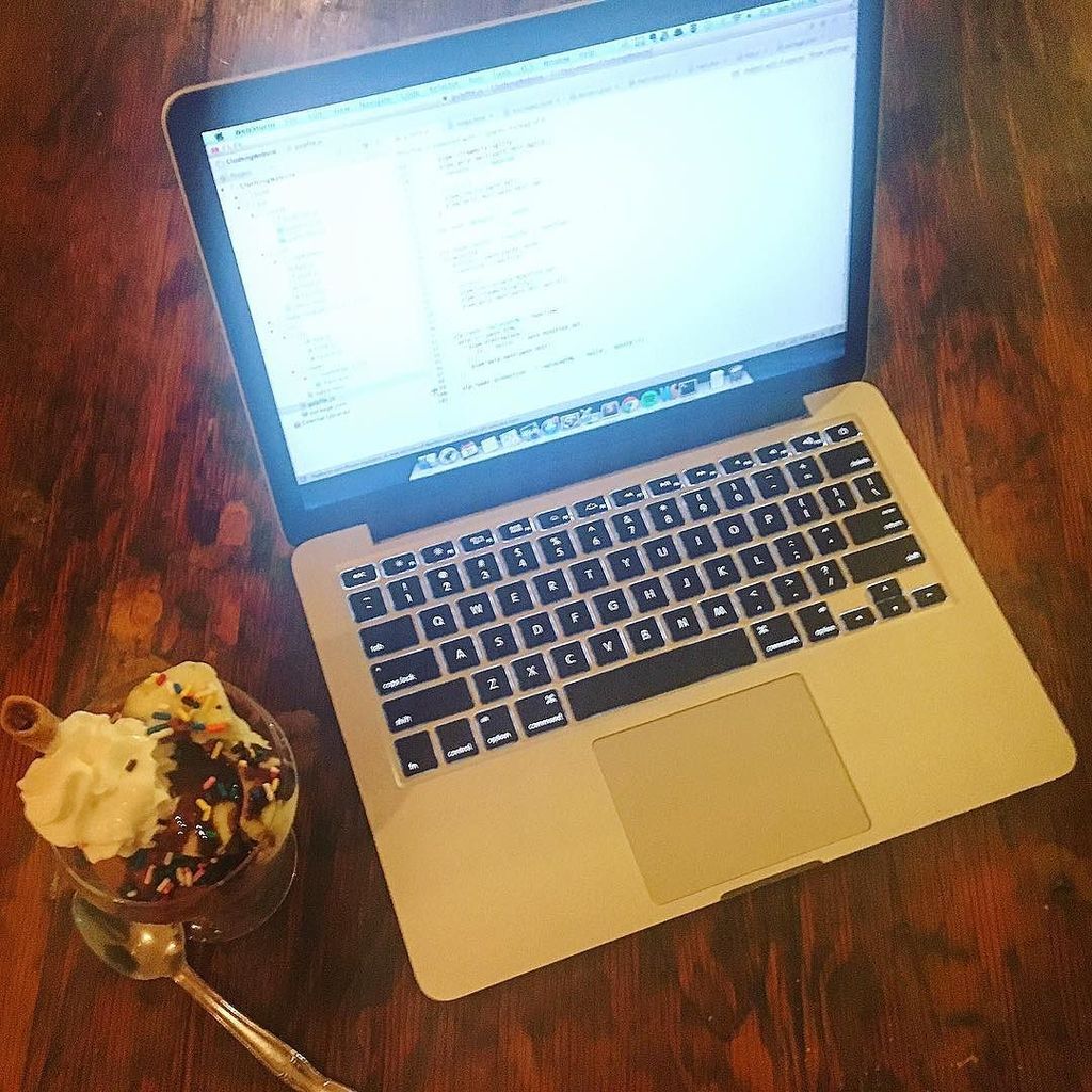 codergirl__'s tweet photo. sundae(day) & coding #sundaesunday #websitetime #codergirl #solvingsundayscaries https://t.co/rAxUnjKX0M https://t.co/Reg7QynSMD