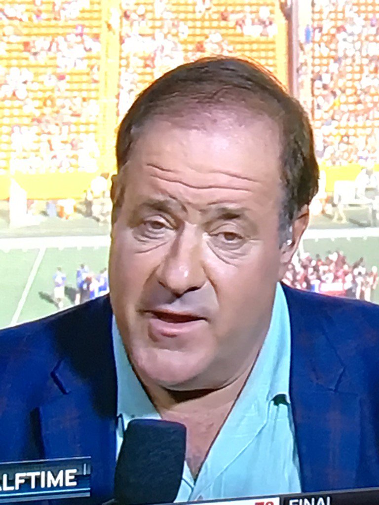 FTB_Podcast's tweet photo. Chris Berman looks like he's been slamming Mai Tais all afternoon. #ProBowl2016 #ESPN #NFL #ehhhhh https://t.co/yjbSl3WfUe