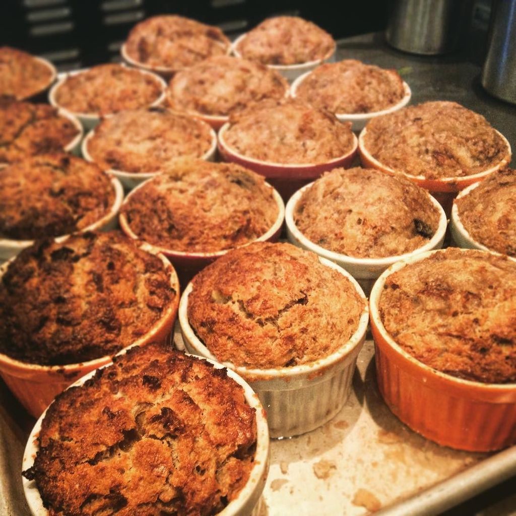 CassavaSF's tweet photo. Bread pudding coming out of the oven and their "bath" 😎 #restaurantlife #bulkprep https://t.co/dURT5OFvfz https://t.co/2Aho6wUtrJ