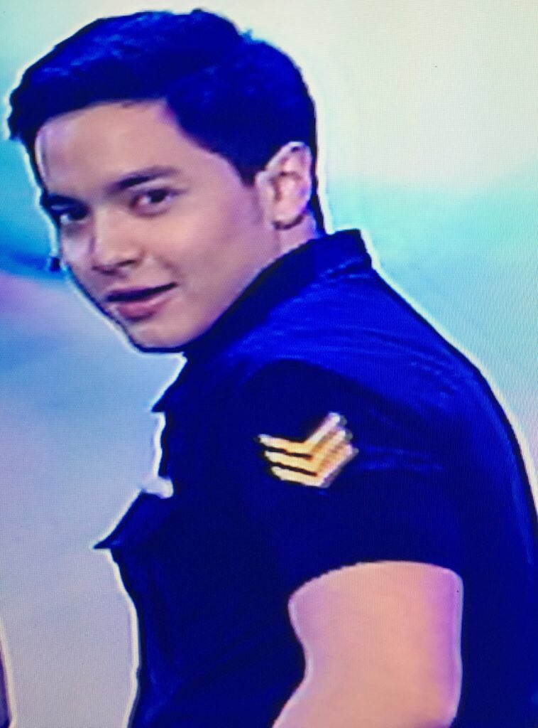 terry24gmustan1's tweet photo. #EskinoLMaineGirL #WeBuildWithAlden Laglagan kanina! Maine ingredient...Kung GF na niya si M! Eto pilyong smile ni A https://t.co/1xsKHa2LXs